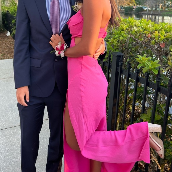 Pink long dress. Worn once, great for prom, weddings, ect. - Picture 4 of 5